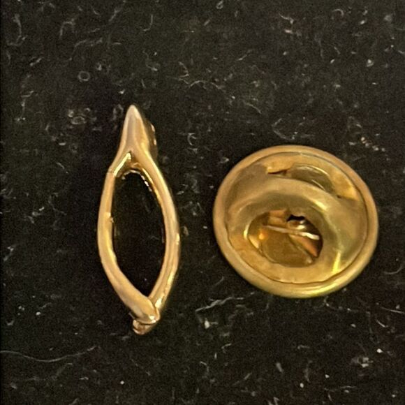 Vintage-1950s-Art Nouveau abstract 0.75” gold tone hat pin/lapel pin/tie tack - Picture 2 of 9